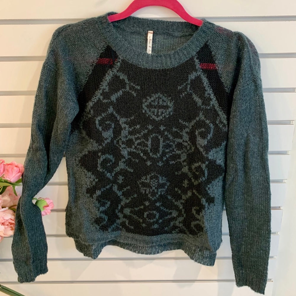 Bloomingdale’s Patterned Winter Or Fall Sweater - image 1
